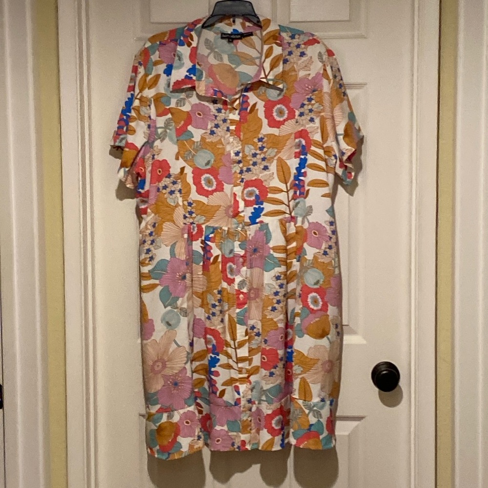 EUC Multicolored Floral 
Dress - Button Front Short Sleeve & pockets, Women’s XL